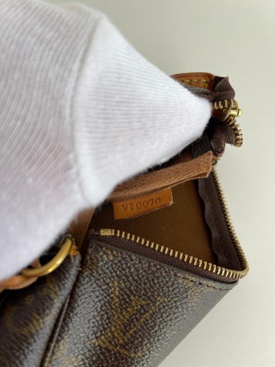 Louis Vuitton Pochette Accessoires Monogram Canvas