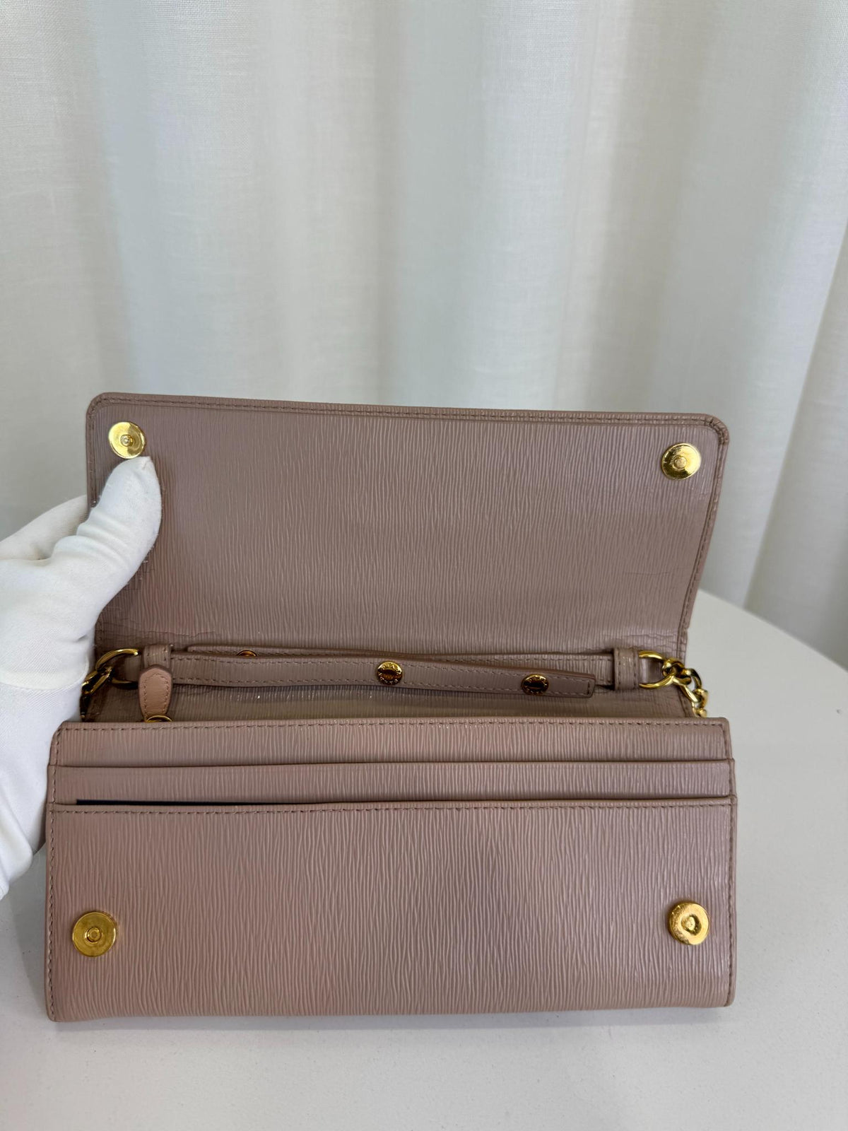 Prada Vitello Move Oro Wallet on Chain