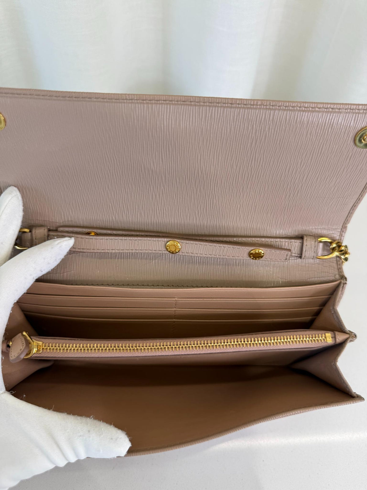 Prada Vitello Move Oro Wallet on Chain