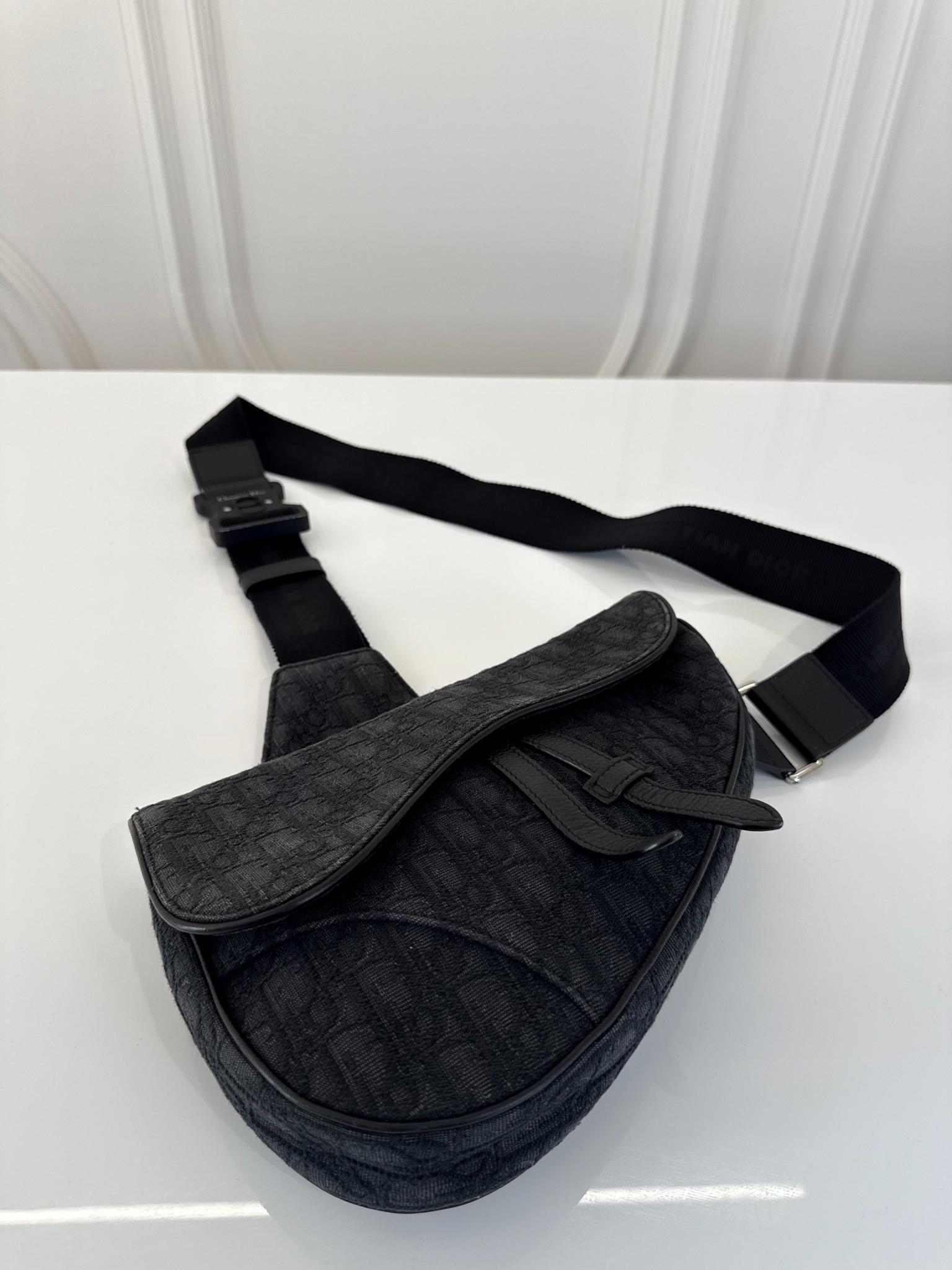 Christian Dior Men’s Black Dior Oblique Jacquard Saddle Bag