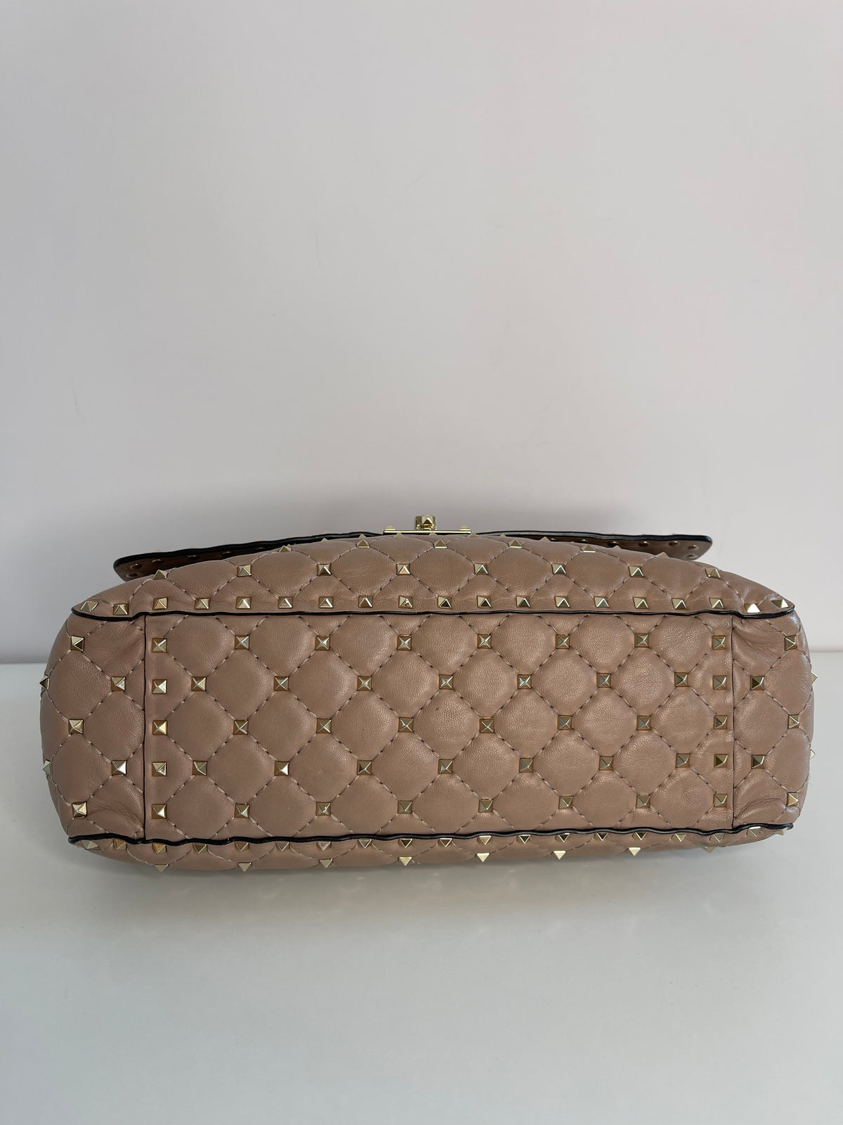 Valentino Garavani Rockstud Spike Large Poudre Shoulder Bag