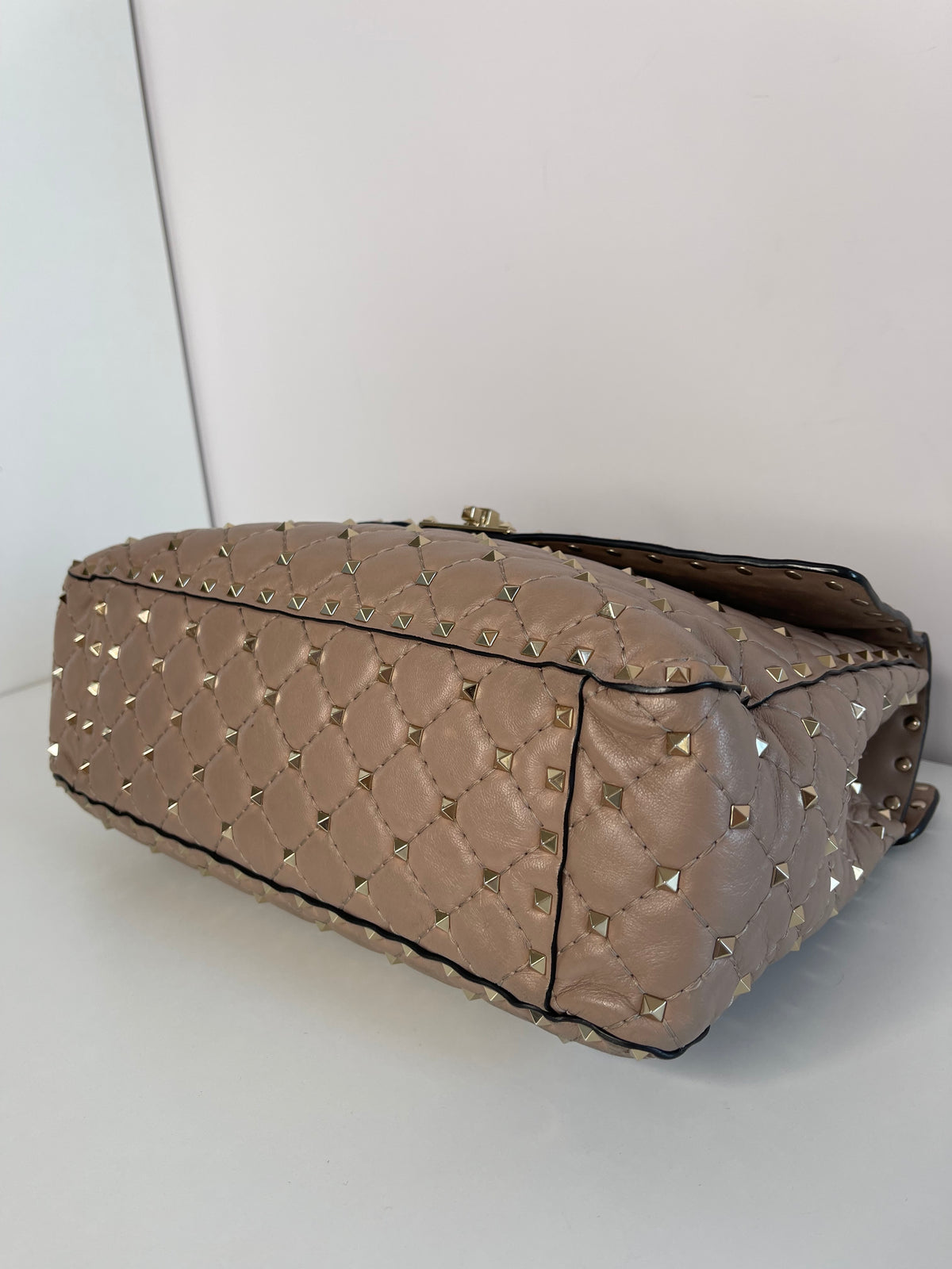 Valentino Garavani Rockstud Spike Large Poudre Shoulder Bag