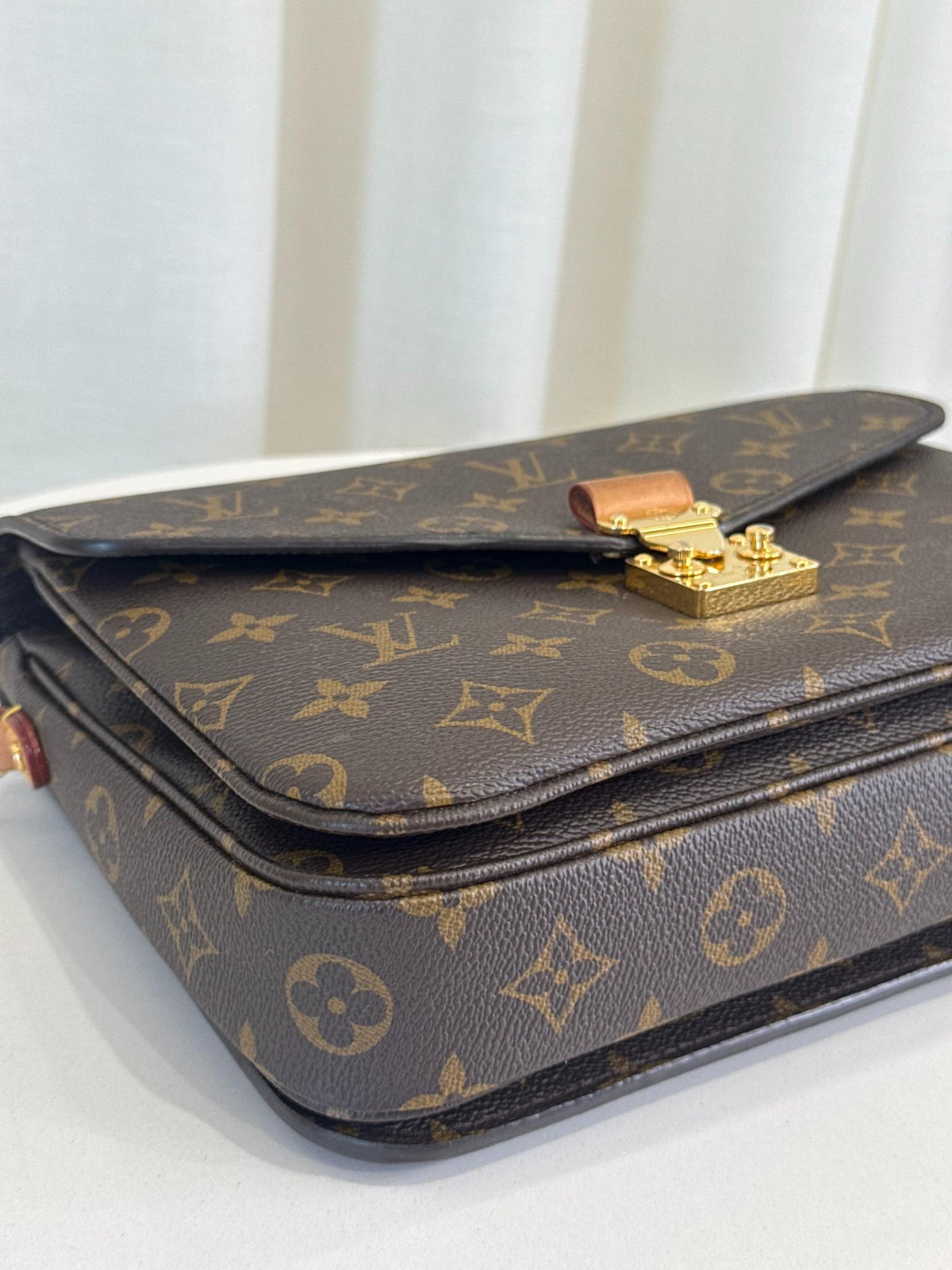 Louis Vuitton Pochette Métis Monogram Canvas