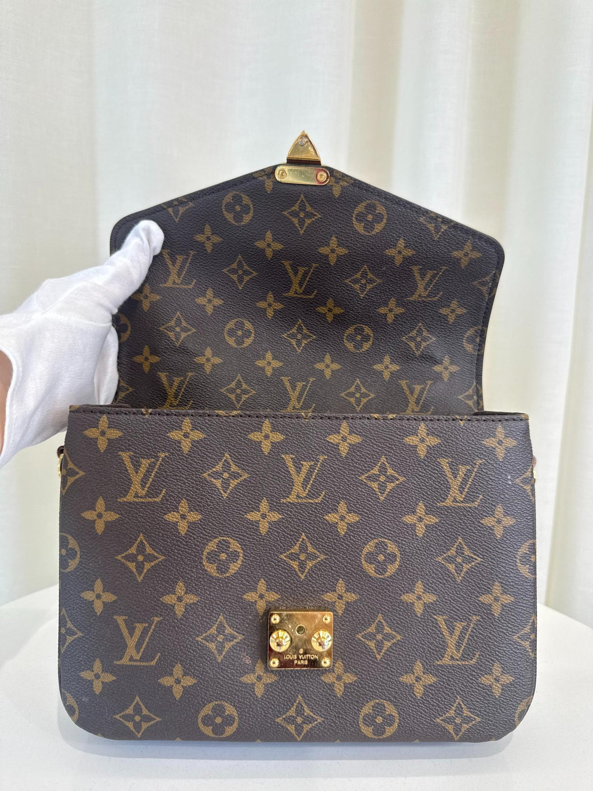 Louis Vuitton Pochette Métis Monogram Canvas