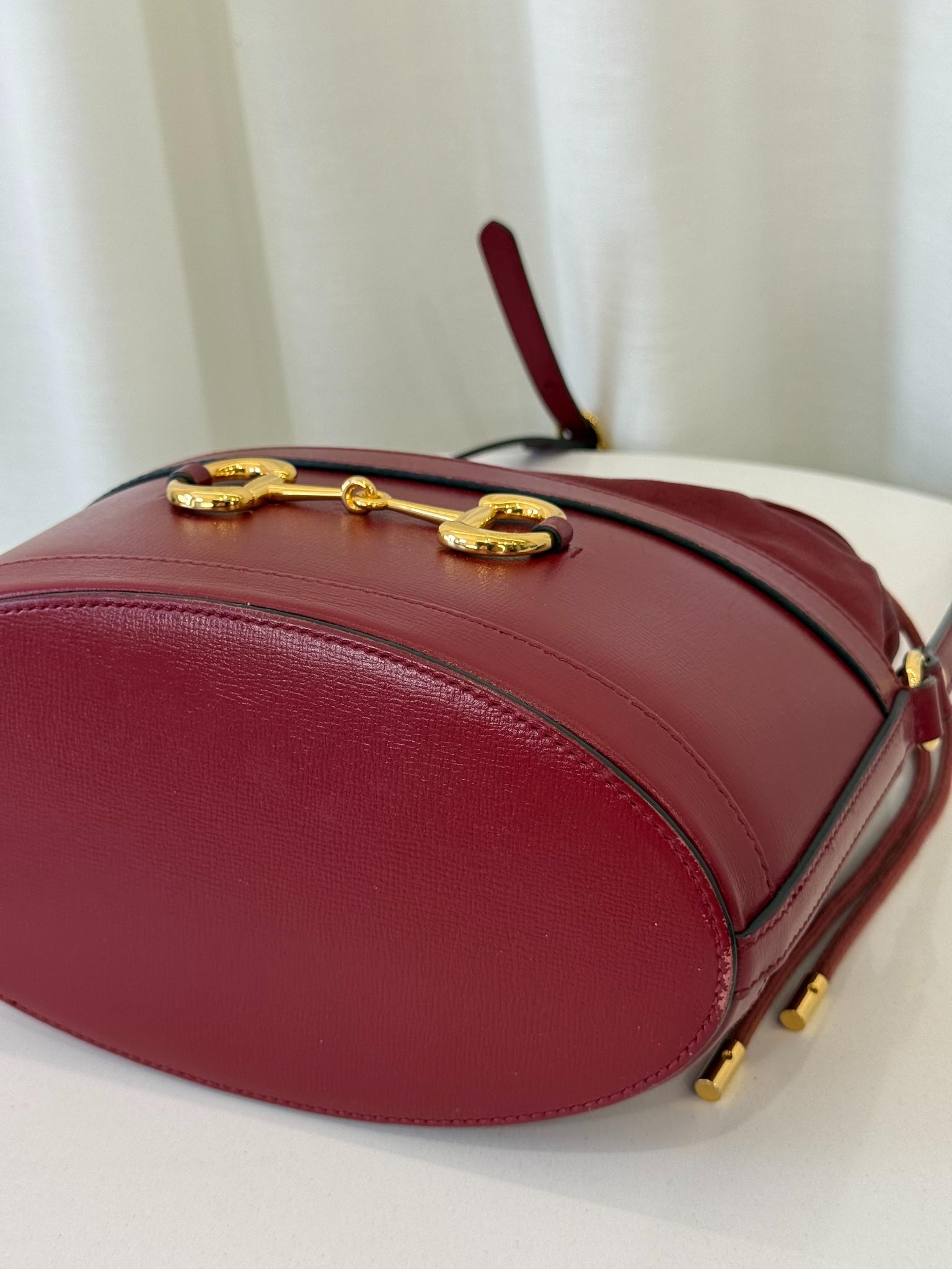 Gucci Calfskin Horsebit 1955 Drawstring Bucket Rosso Ancora
