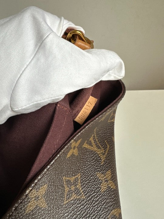 Louis Vuitton Favorite PM Monogram Canvas Pochette