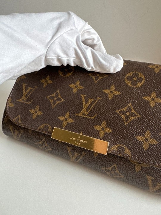 Louis Vuitton Favorite PM Monogram Canvas Pochette