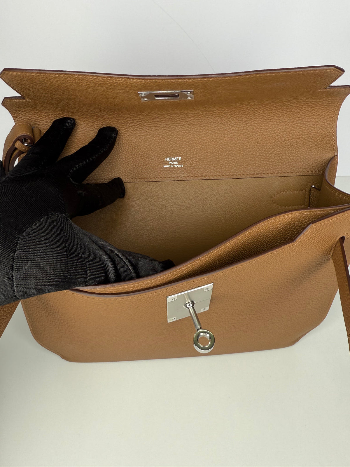 Hermès Kelly Depeches 25 Alezan Togo Leather Pouch Palladium Hardware