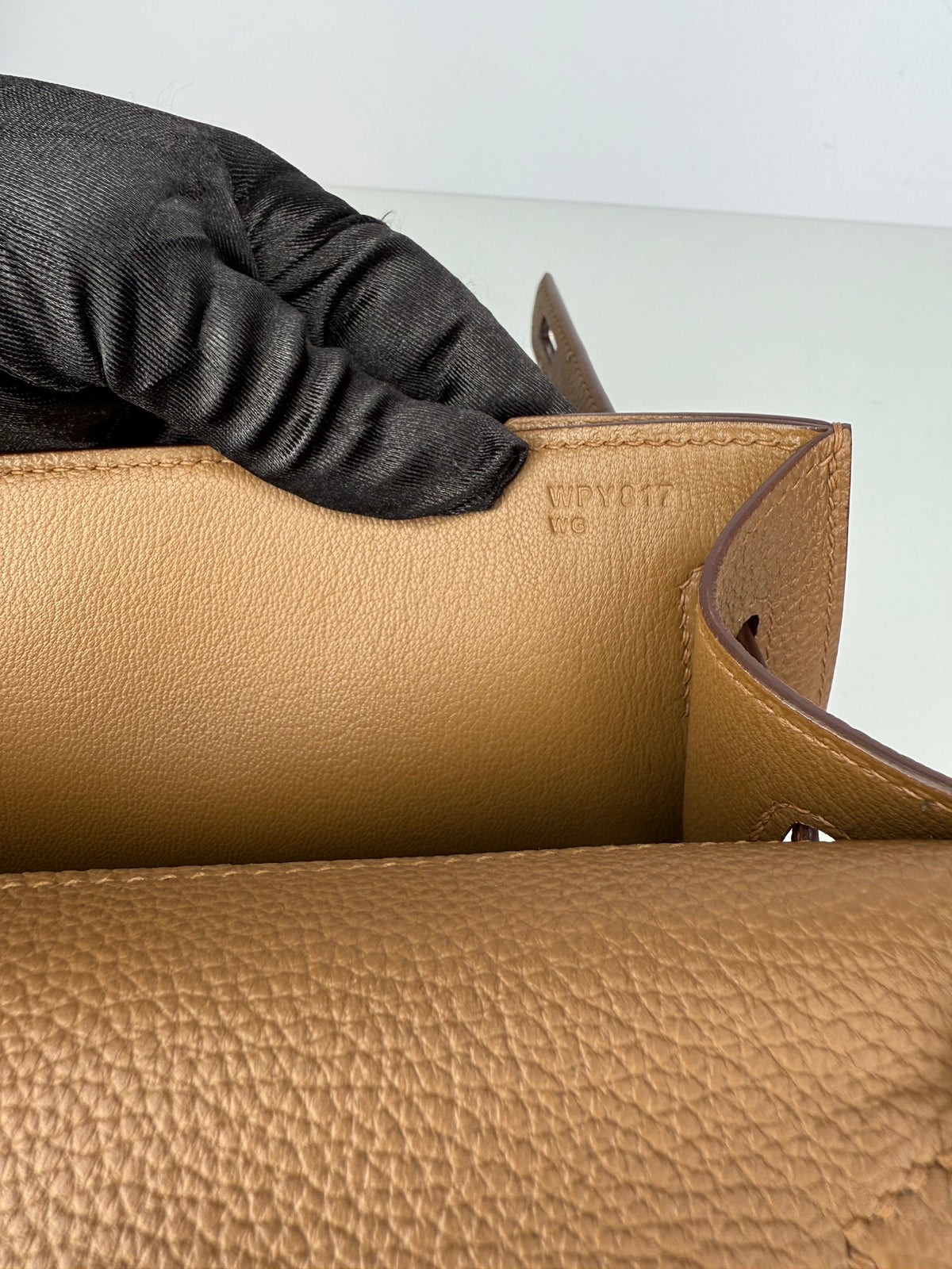 Hermès Kelly Depeches 25 Alezan Togo Leather Pouch Palladium Hardware