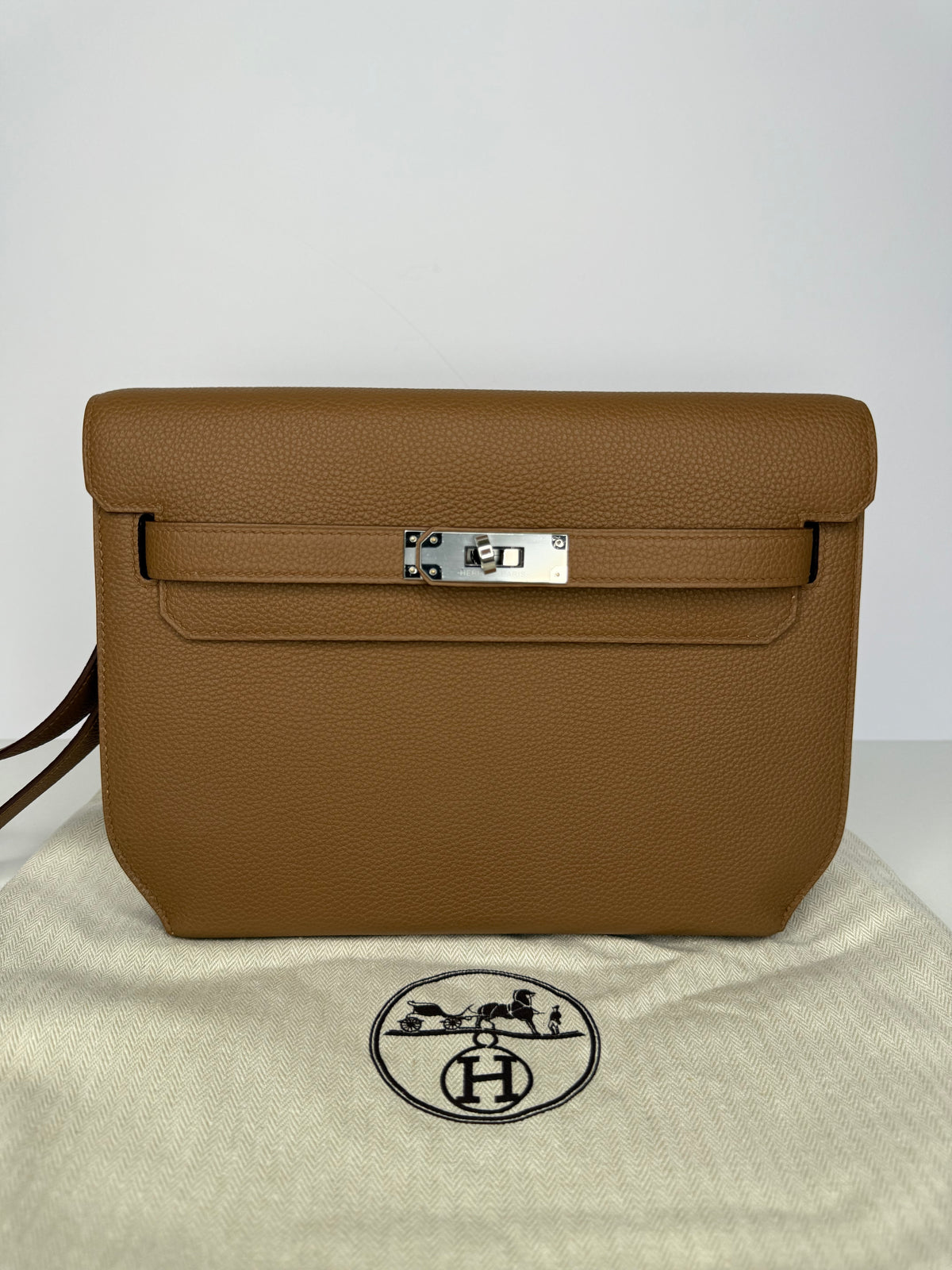 Hermès Kelly Depeches 25 Alezan Togo Leather Pouch Palladium Hardware