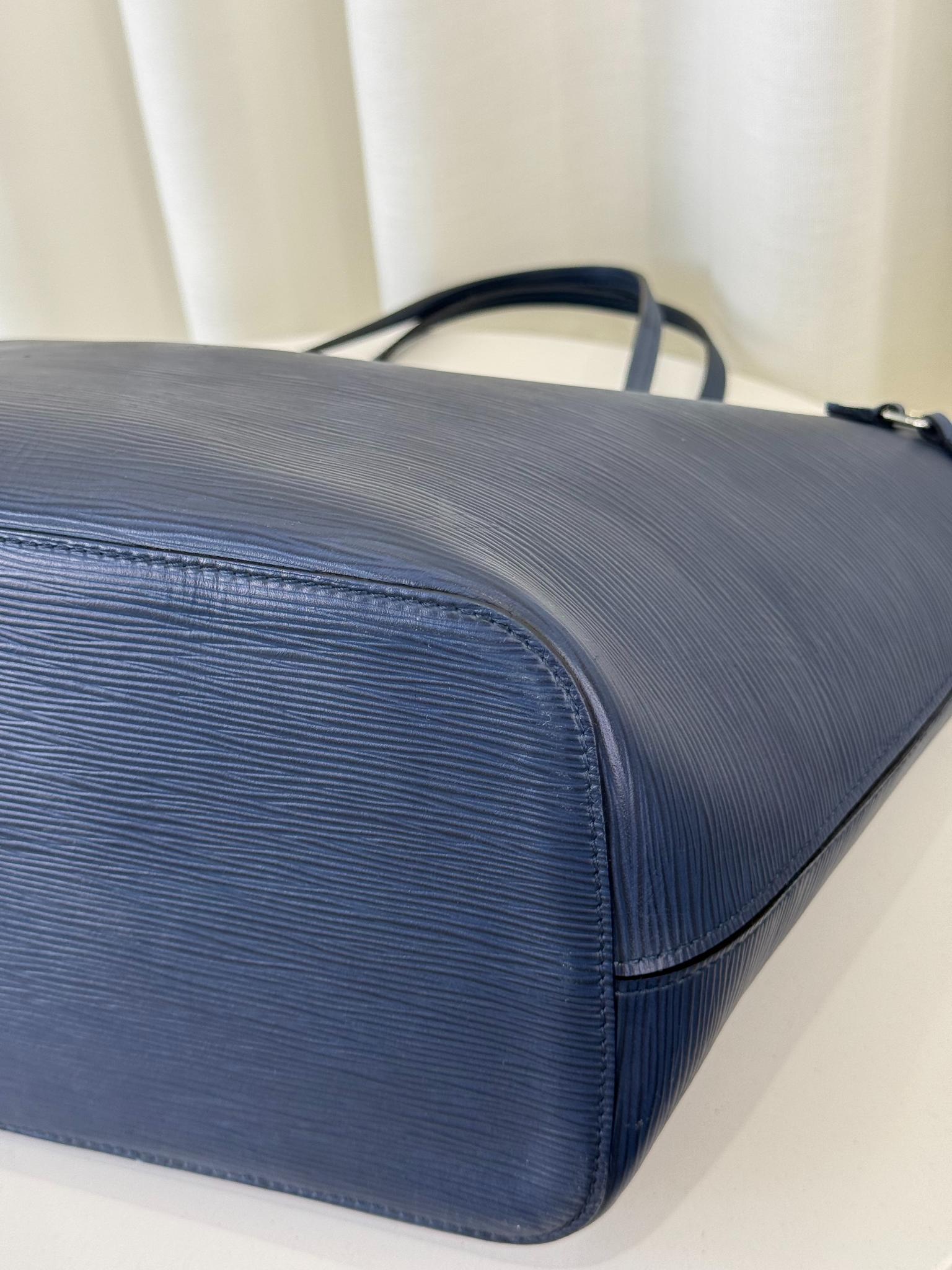 Louis Vuitton Neverfull MM Indigo Blue Epi Leather