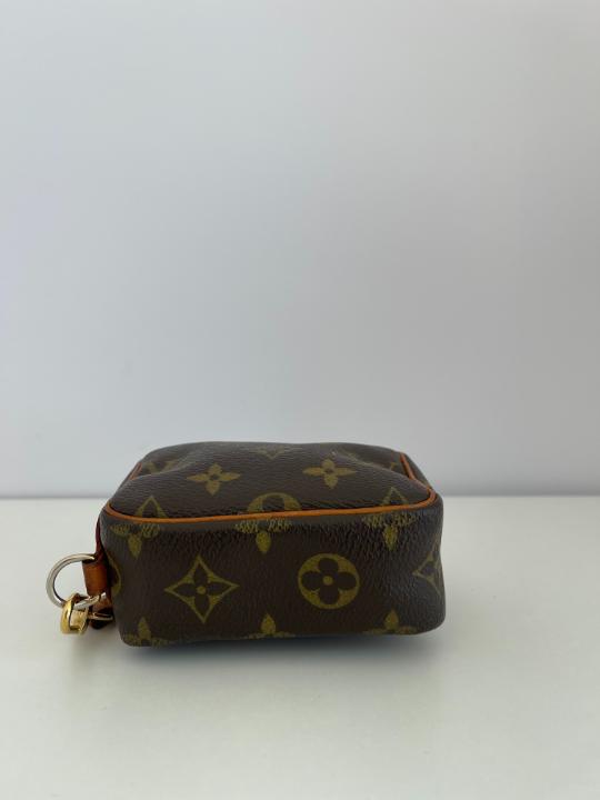 Louis Vuitton Monogram Canvas Wapity Pouch