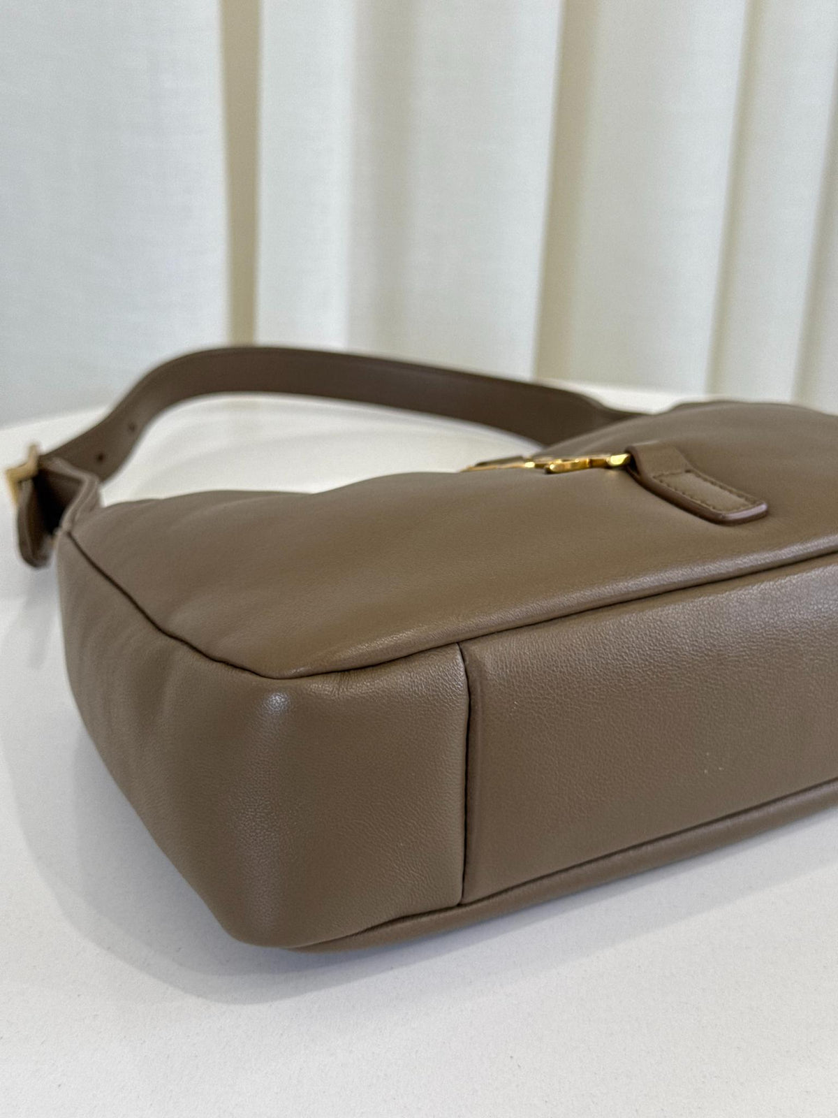 Saint Laurent Padded Lambskin Le 5 À 7 Hobo Dark Peanut