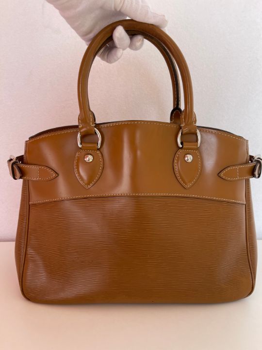 Louis Vuitton Cannelle Epi Leather Passy PM Bag