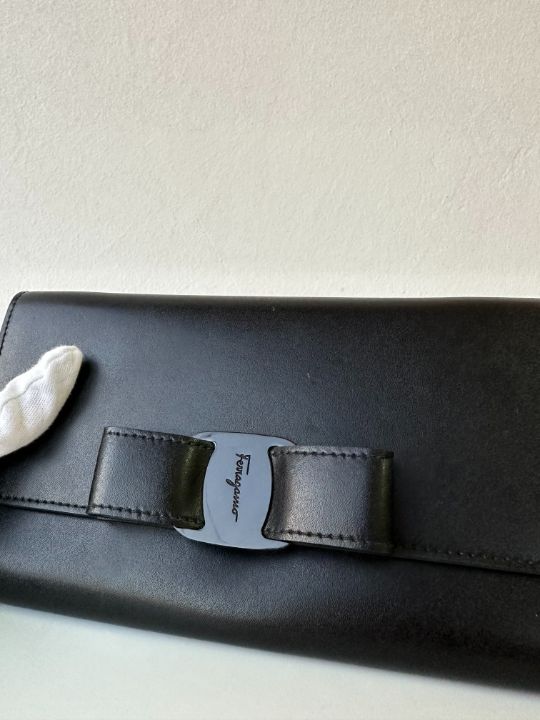 Salvatore Ferragamo Vara Bow Black Wallet On Chain