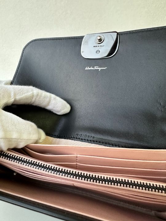 Salvatore Ferragamo Vara Bow Black Wallet On Chain