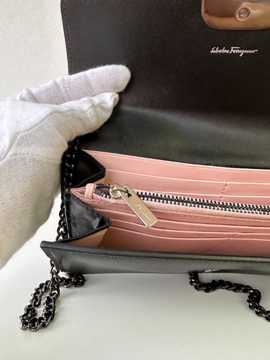 Salvatore Ferragamo Vara Bow Black Wallet On Chain