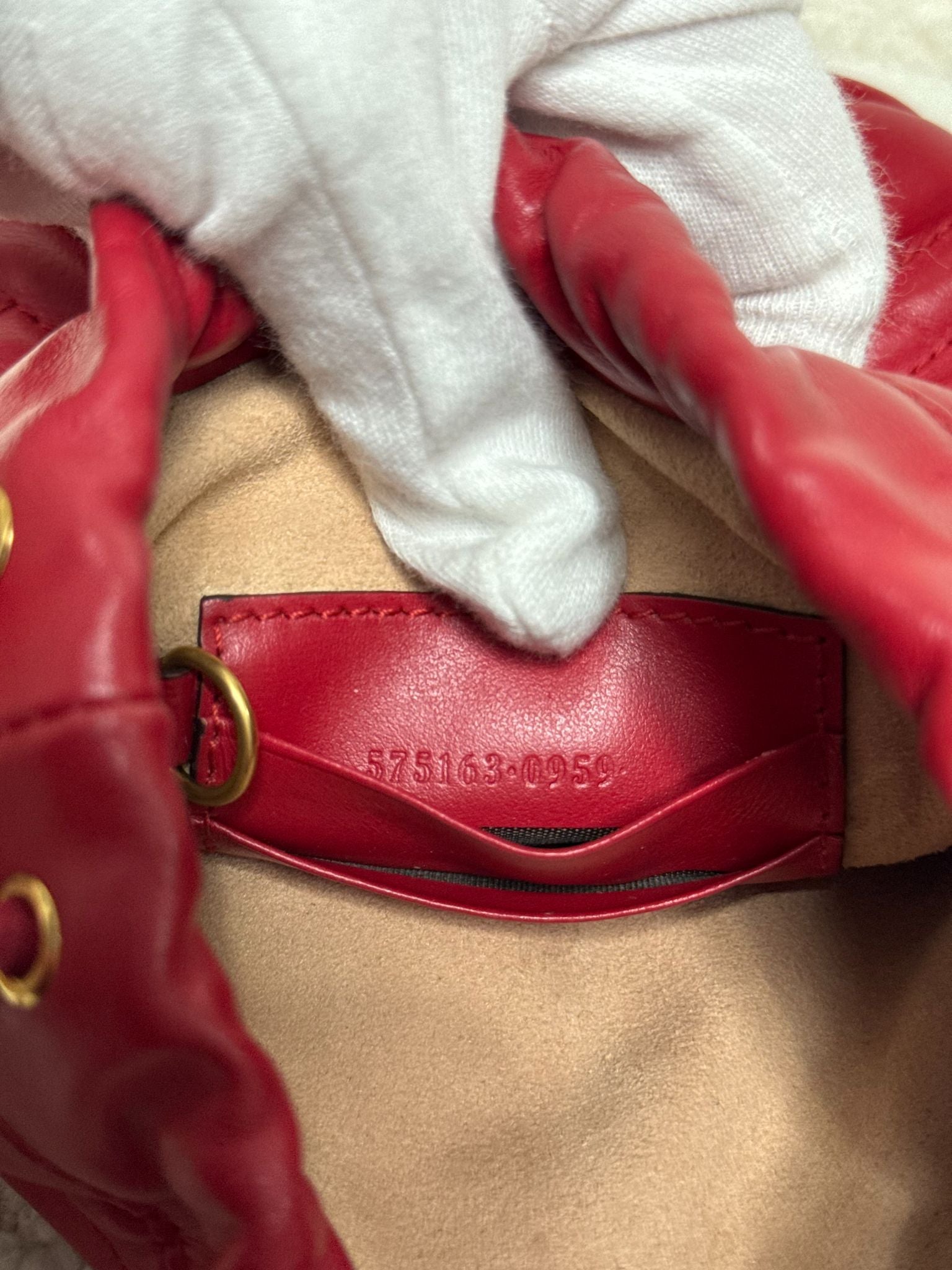 Gucci GG Marmont Small  Bucket Bag Calfskin Matelasse Hibiscus Red
