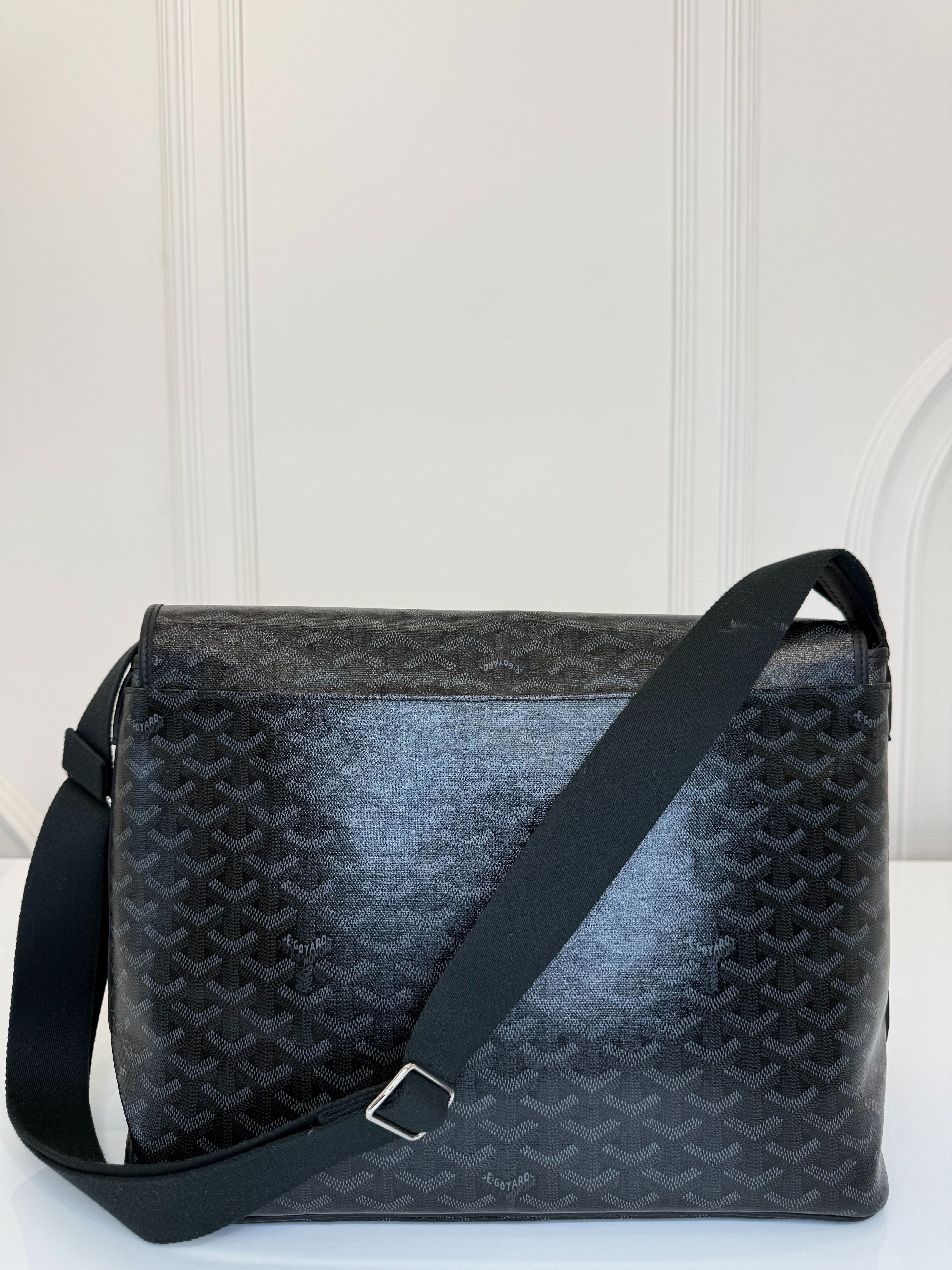 Goyard Goyardine Capetien Messenger Bag Black