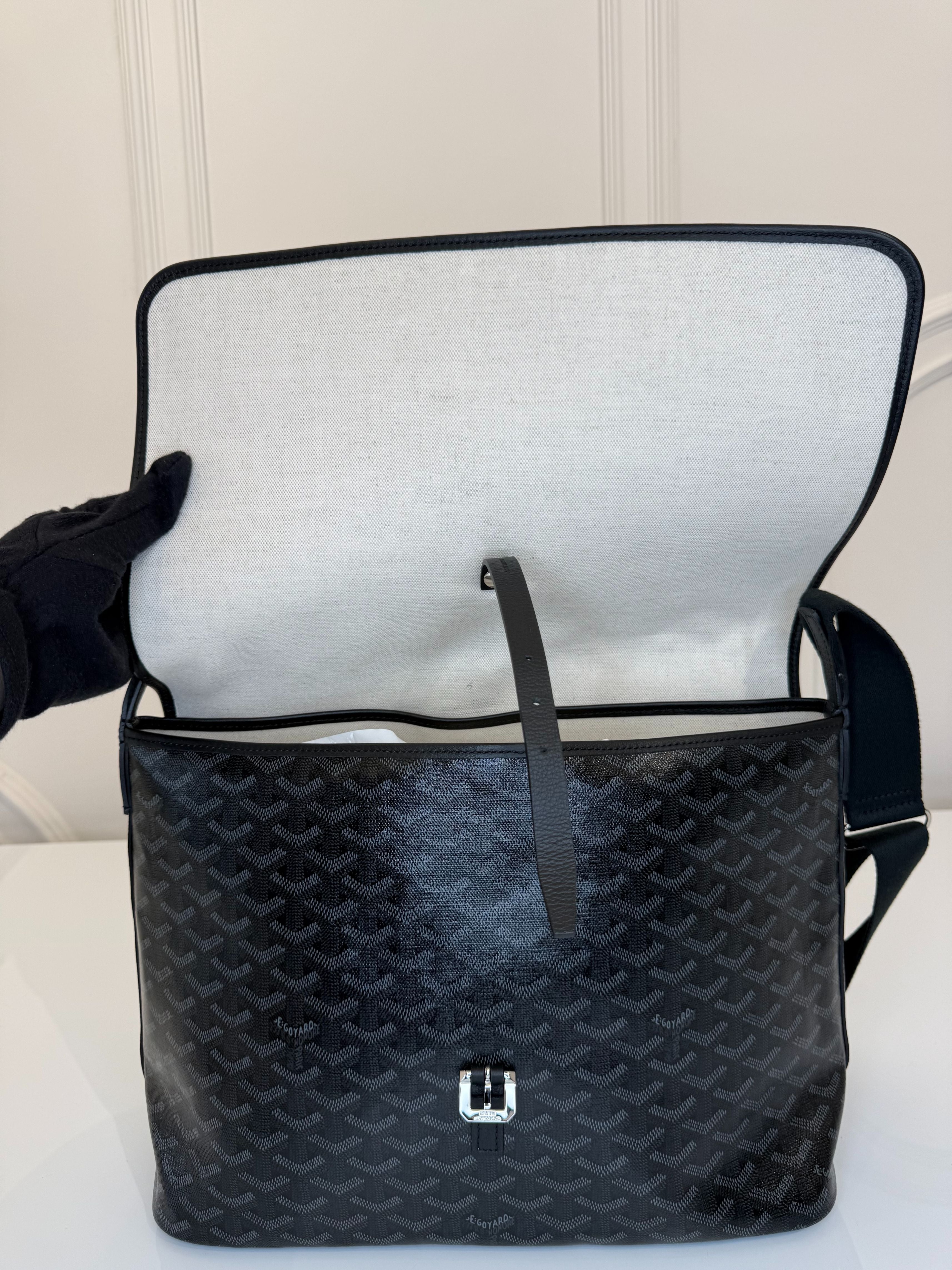 Goyard Goyardine Capetien Messenger Bag Black