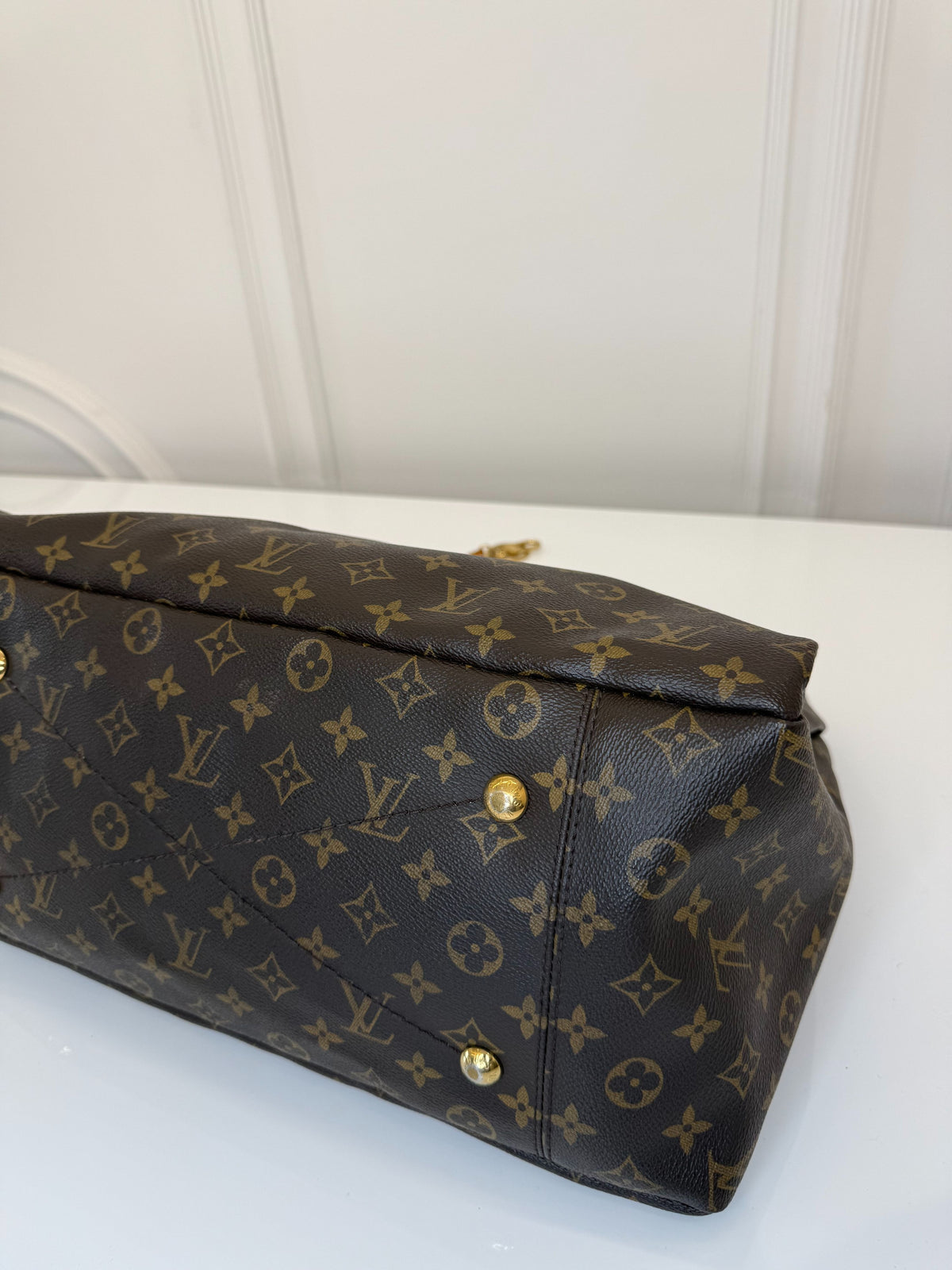 Louis Vuitton Artsy MM Monogram Canvas