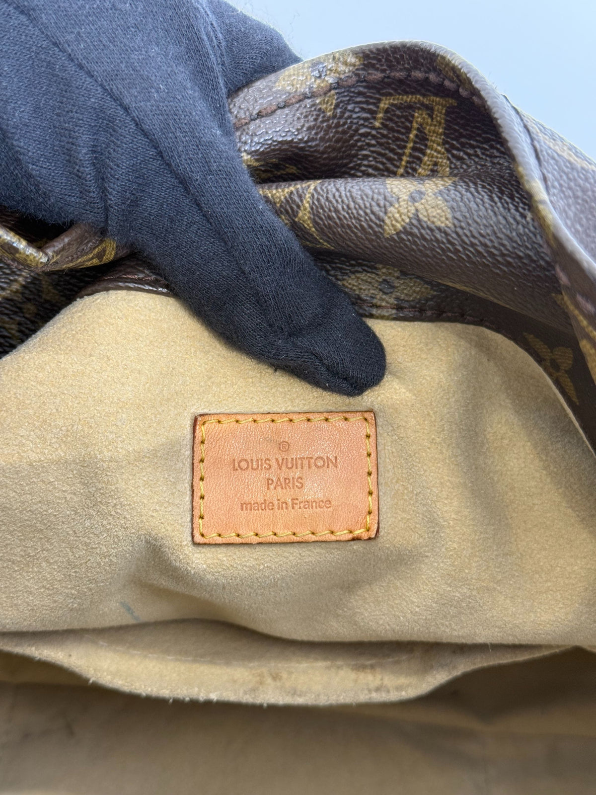 Louis Vuitton Artsy MM Monogram Canvas