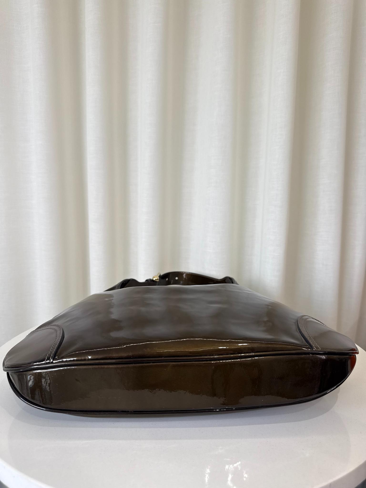 Burberry Lackleder Patent Leather Hobo Bag Khaki