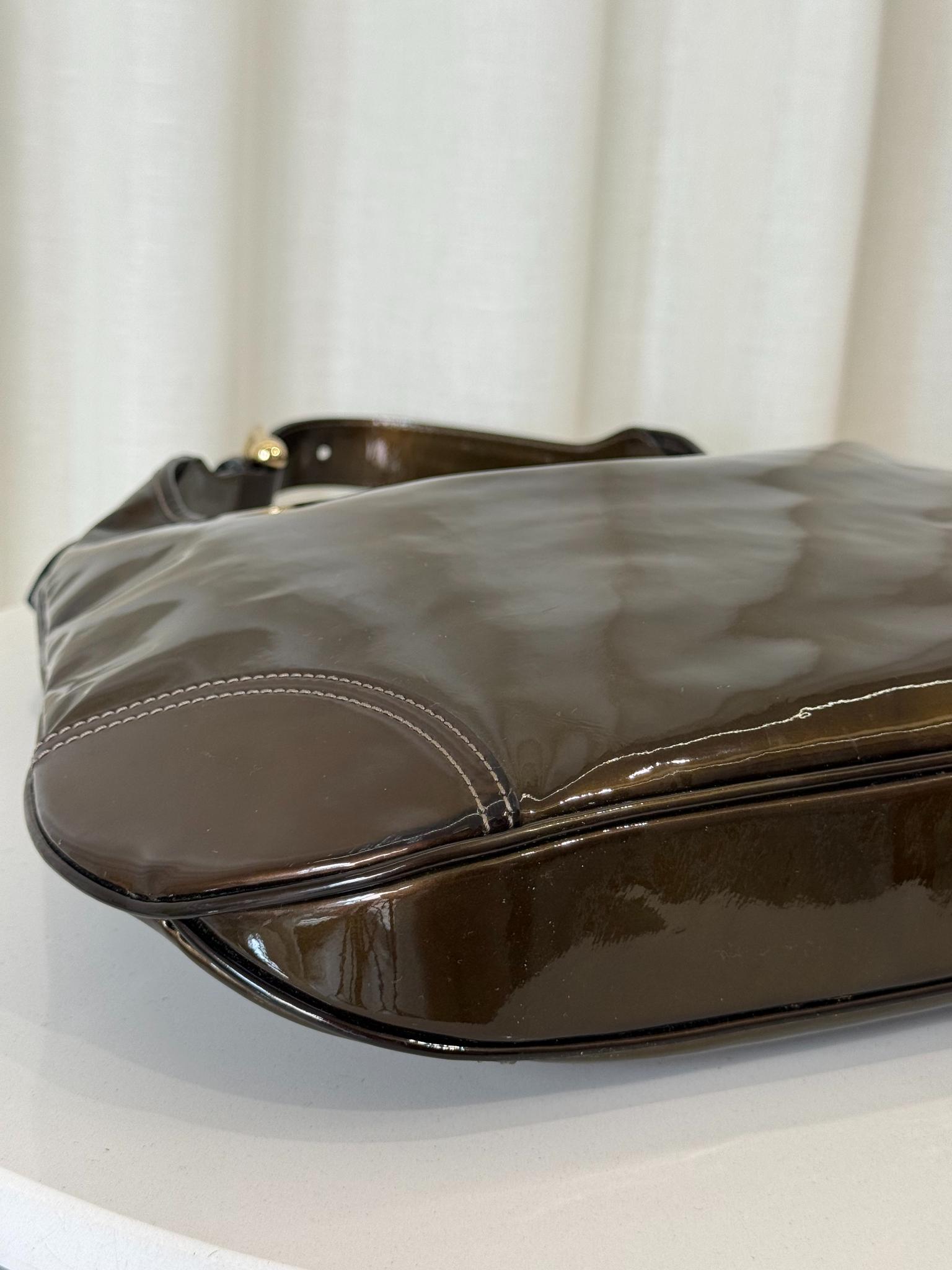 Burberry Lackleder Patent Leather Hobo Bag Khaki