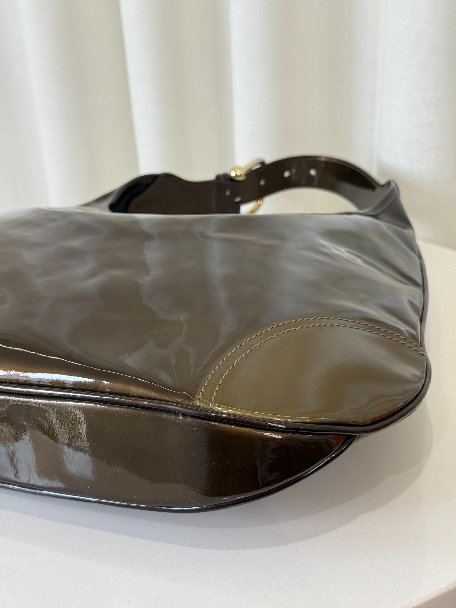 Burberry Lackleder Patent Leather Hobo Bag Khaki